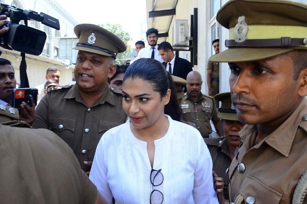 ‘හිරුණිකාට දුන් දඬුවම’ බලය අයුතු ලෙස භාවිතා කරන්නන්ට හොඳ පාඩමක්..!