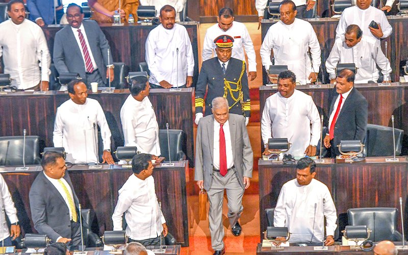 நாடாளுமன்ற அமர்வு இடைநிறுத்தப்பட்டதன் நோக்கம் என்ன?